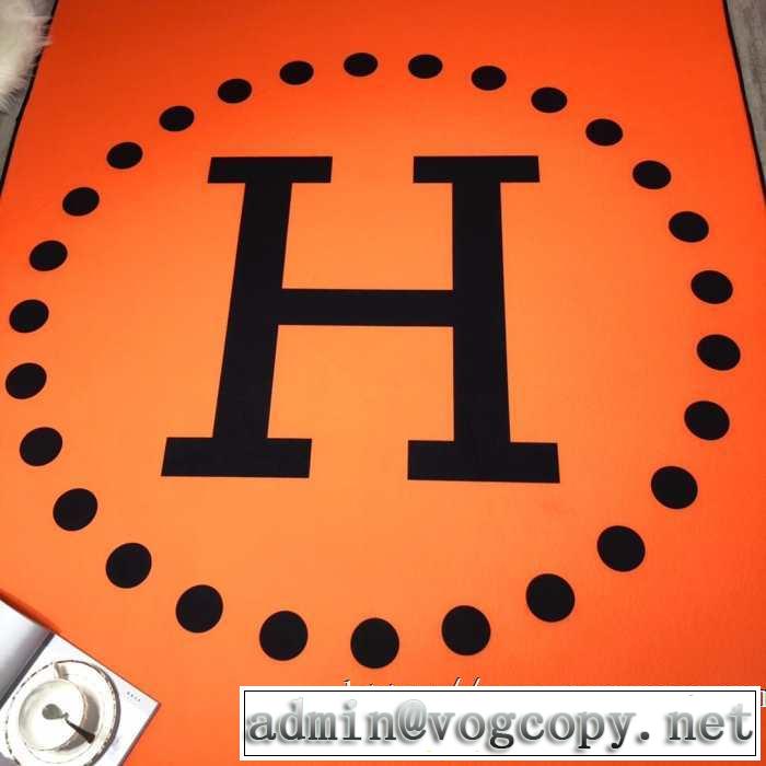 クールな印象を引き立て  エルメス HERMES 2019年の夏のマスト カーペット お部屋に馴染みやすい