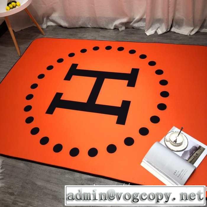 クールな印象を引き立て  エルメス HERMES 2019年の夏のマスト カーペット お部屋に馴染みやすい
