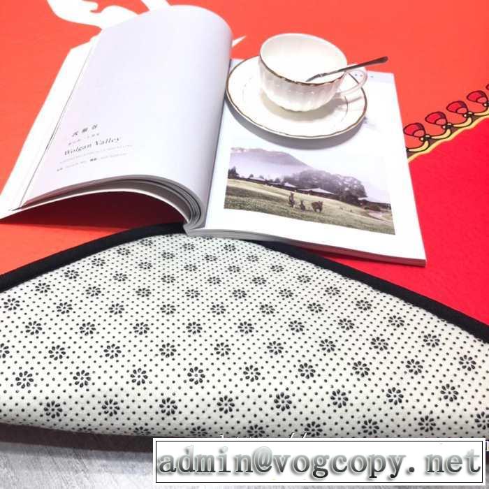 超柔らかな室内用おしゃれな絨毯 カーペット ボリューム感たっぷり エルメス HERMES 2019年春夏のトレンドアイテム