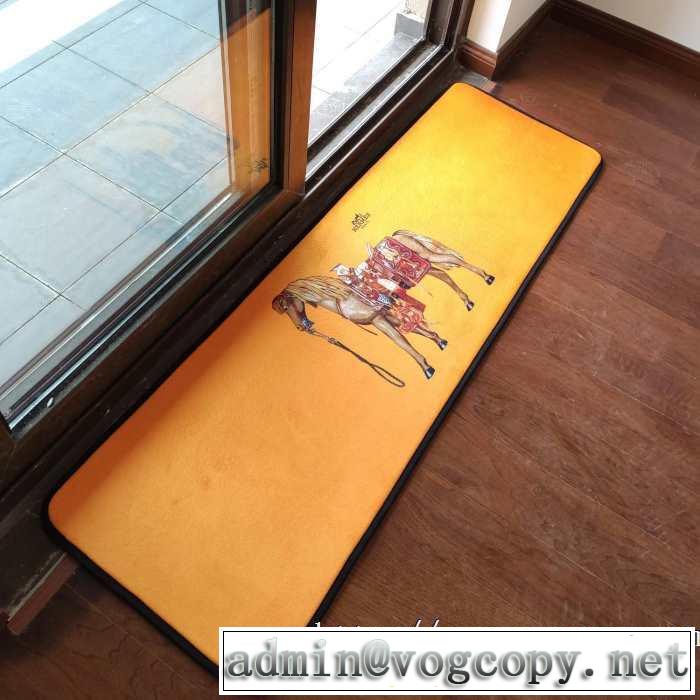 大人カジュアル夏ファッション2019 エルメス HERMES カーペット 日常は掃除機をかけていただくだけでＯＫ