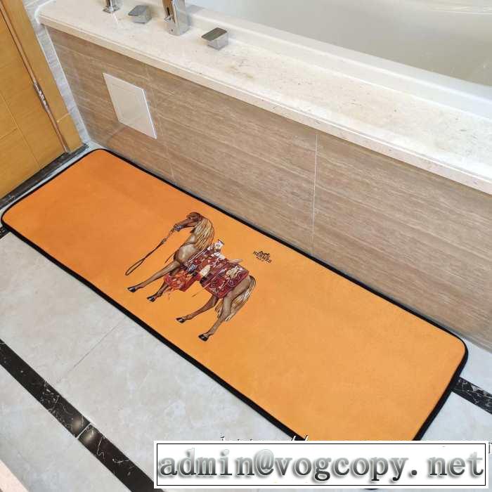 大人カジュアル夏ファッション2019 エルメス HERMES カーペット 日常は掃除機をかけていただくだけでＯＫ