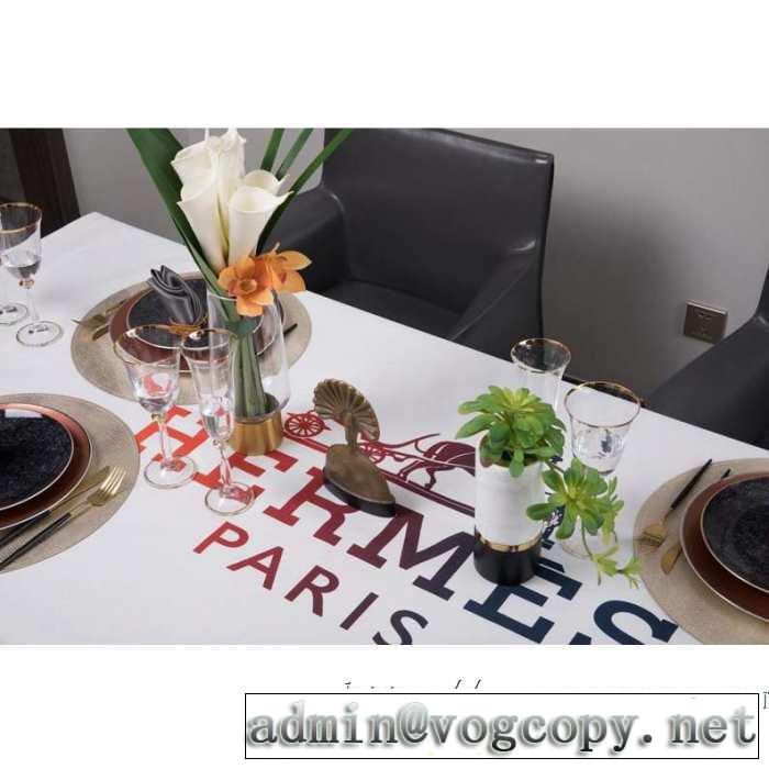 踏み心地もペラペラでリラックス エルメス HERMES 2019年の春夏に着たい カーペット 馴染みやすいスタイル美品
