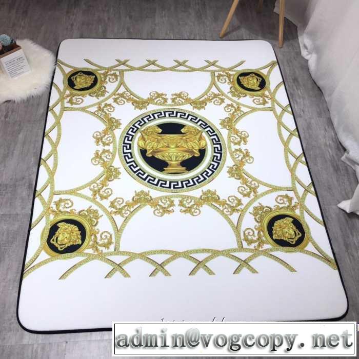 《2019年》今、注目のストリート ヴェルサーチVERSACE あなたにぴったりのタイプ ラグカーペット さらに抗菌防臭加工 