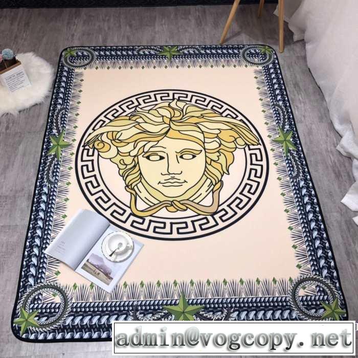 ヴェルサーチVERSACE 2019SSのトレンド商品 ラグカーペット 冬はほっこりオールシーズン対応 優れた実用性 