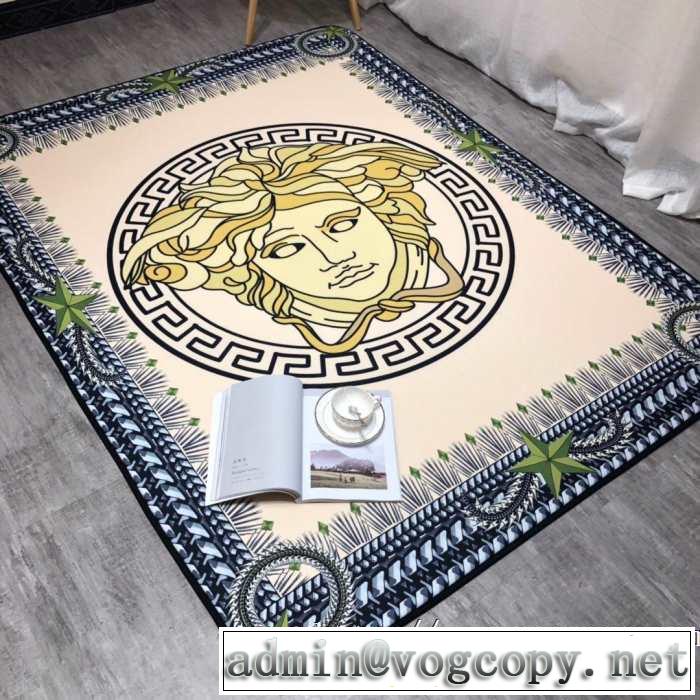 ヴェルサーチVERSACE 2019SSのトレンド商品 ラグカーペット 冬はほっこりオールシーズン対応 優れた実用性