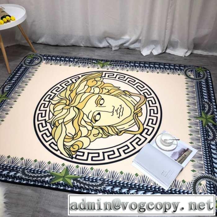 ヴェルサーチVERSACE 2019SSのトレンド商品 ラグカーペット 冬はほっこりオールシーズン対応 優れた実用性