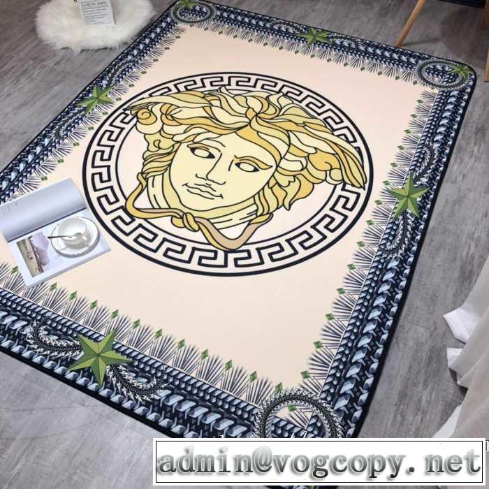 ヴェルサーチVERSACE 2019SSのトレンド商品 ラグカーペット 冬はほっこりオールシーズン対応 優れた実用性
