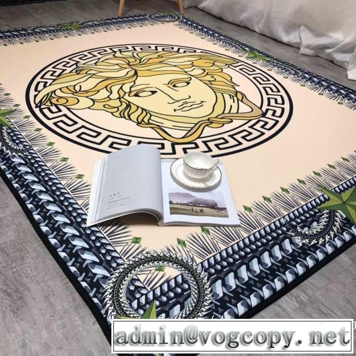ヴェルサーチVERSACE 2019SSのトレンド商品 ラグカーペット 冬はほっこりオールシーズン対応 優れた実用性