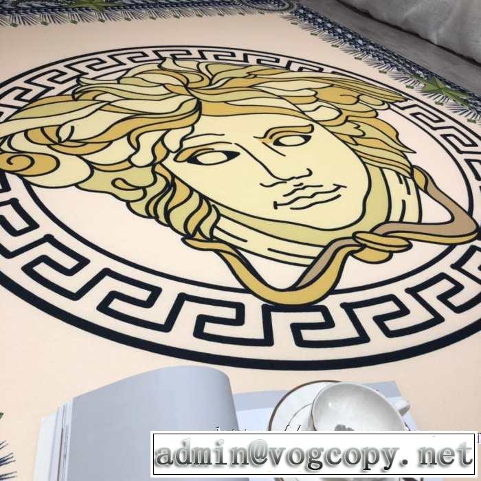 ヴェルサーチVERSACE 2019SSのトレンド商品 ラグカーペット 冬はほっこりオールシーズン対応 優れた実用性