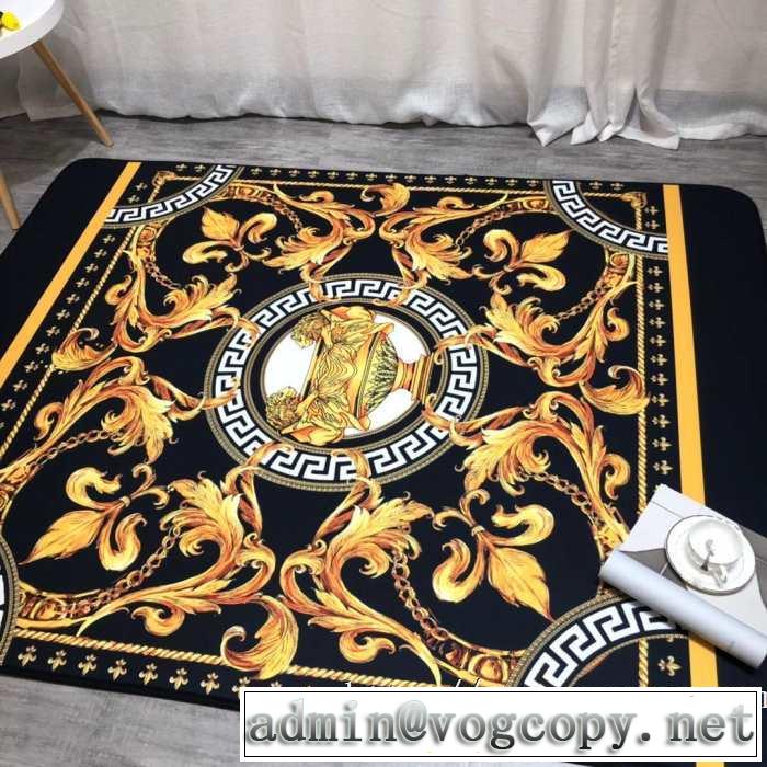 ラグカーペット高弾力で踏み心地も抜群  ヴェルサーチ 安定性＆機能性が高く VERSACE  2019春夏のトレンド新商品