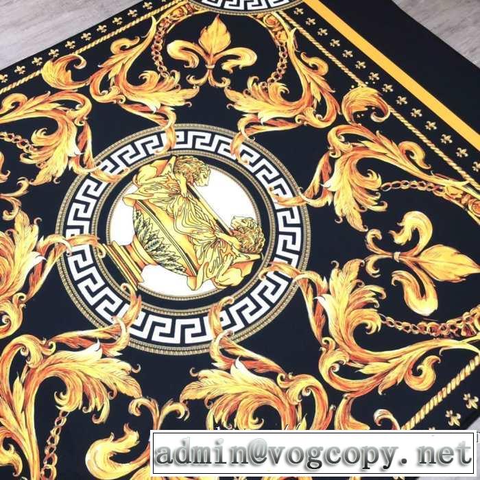 ラグカーペット高弾力で踏み心地も抜群  ヴェルサーチ 安定性＆機能性が高く VERSACE  2019春夏のトレンド新商品