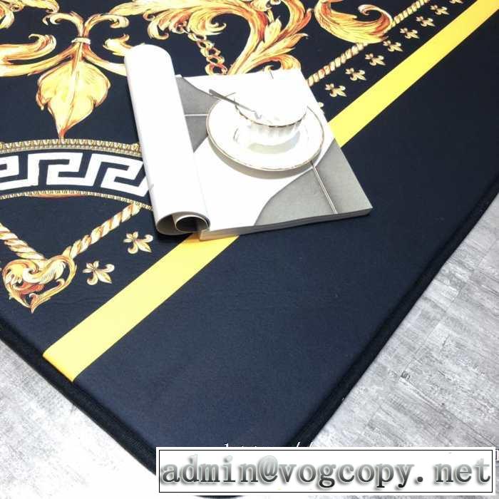 ラグカーペット高弾力で踏み心地も抜群  ヴェルサーチ 安定性＆機能性が高く VERSACE  2019春夏のトレンド新商品