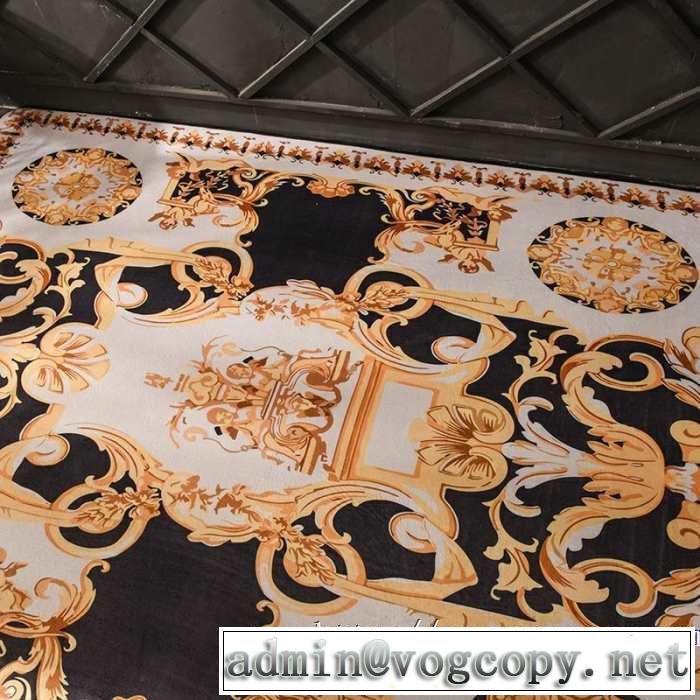 お部屋に合わせやすいスタイリッシュな魅力 ヴェルサーチVERSACE 毛が出にくい仕上がり ラグカーペット 2019春夏トレンドアイテム