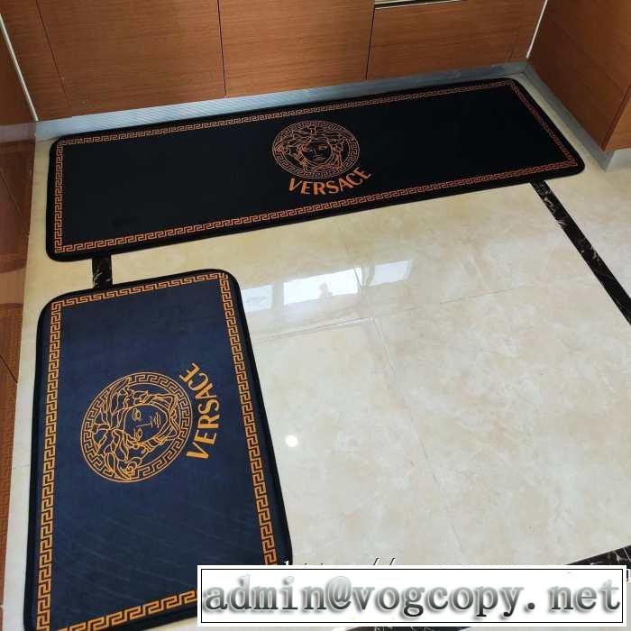 オールシーズン気持ちよくお使える ヴェルサーチ お部屋になじむ美しい雰囲気 VERSACE 2019年の夏のマスト ラグカーペット