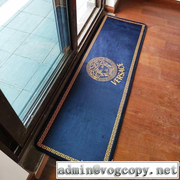 オールシーズン気持ちよくお使える ヴェルサーチ お部屋になじむ美しい雰囲気 VERSACE 2019年の夏のマスト ラグカーペット