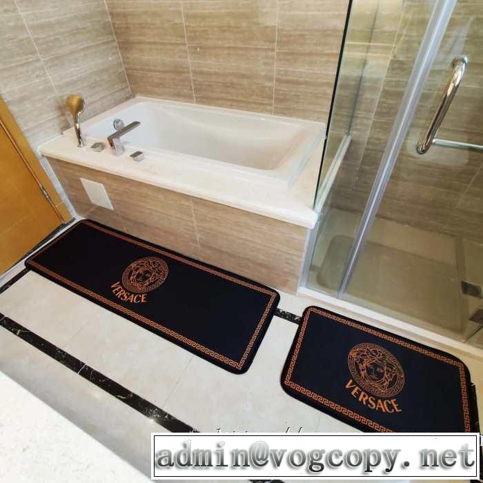 オールシーズン気持ちよくお使える ヴェルサーチ お部屋になじむ美しい雰囲気 VERSACE 2019年の夏のマスト ラグカーペット