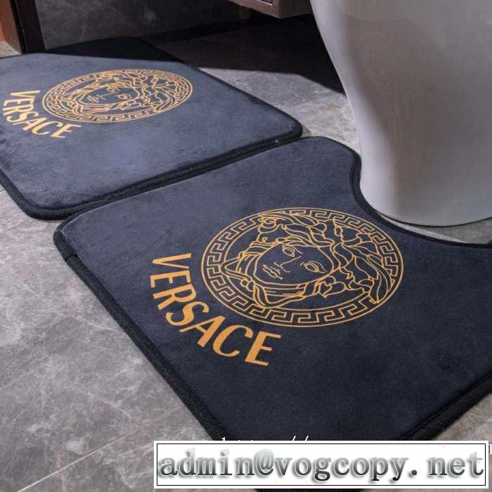 ヴェルサーチVERSACE 2019年春夏シーズンの人気 ラグカーペット 寒い冬でも足元からぽかぽか 心地よい手触り
