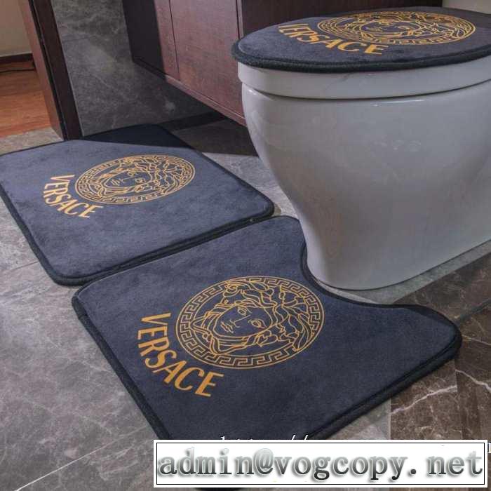 ヴェルサーチVERSACE 2019年春夏シーズンの人気 ラグカーペット 寒い冬でも足元からぽかぽか 心地よい手触り