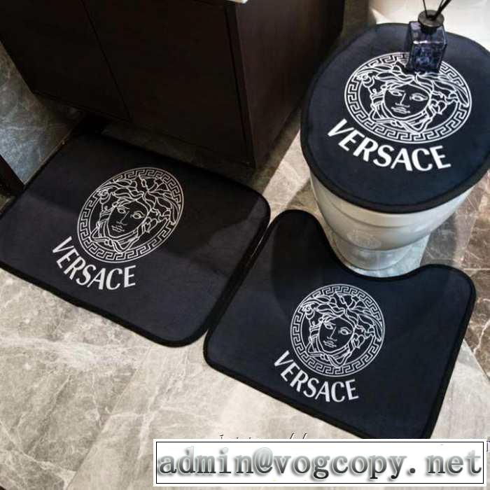 2019年春夏のトレンドアイテム  ラグカーペット  ヴェルサーチVERSACE 見た目はおしゃれで高級感が溢れる