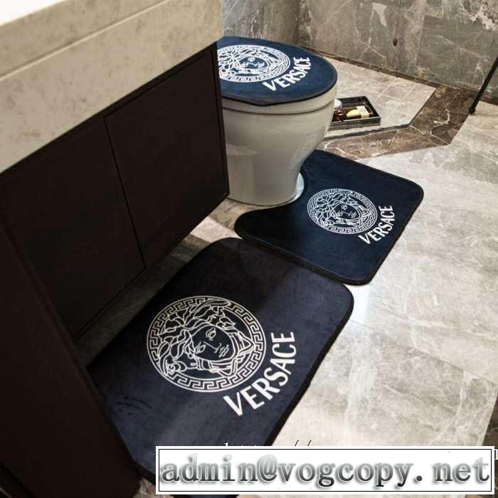 2019年春夏のトレンドアイテム  ラグカーペット  ヴェルサーチVERSACE 見た目はおしゃれで高級感が溢れる