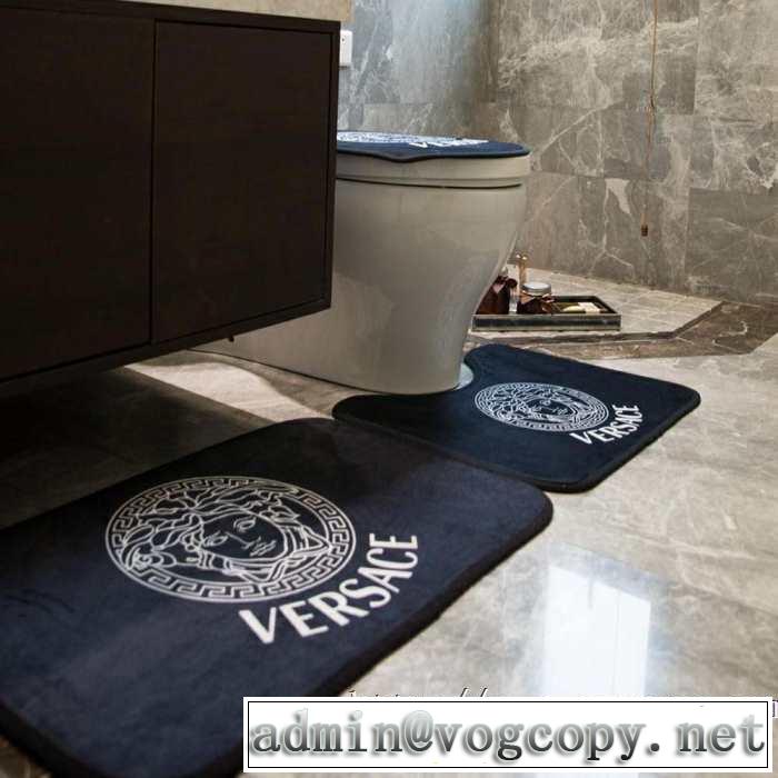 2019年春夏のトレンドアイテム  ラグカーペット  ヴェルサーチVERSACE 見た目はおしゃれで高級感が溢れる