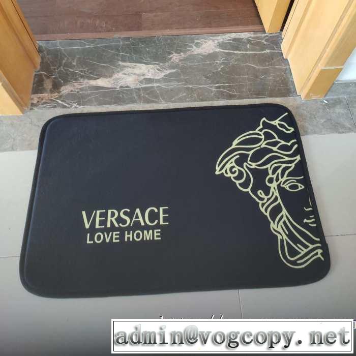 ラグカーペット プレゼントとしても最適 ヴェルサーチ 吸水性と乾燥性に優れた VERSACE 2019春夏も引き続きトレンド 