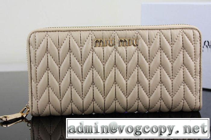 大人気！ 2014 miumiu ミュウミュウ  レディース長財布