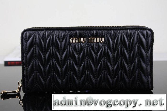 希少 2014 miumiu ミュウミュウ  レディース長財布