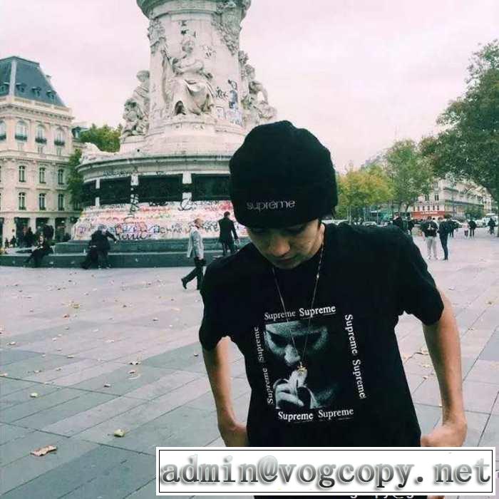 上品なデザイン　シュプリーム 半袖Tシャツ 収納力を兼ね備えたアイテム 2色可選