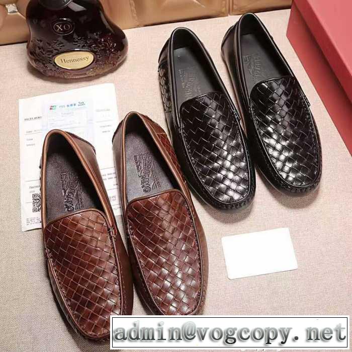  FERRAGAMO カジュアルシューズ上品な輝きを放つ形 フェラガモ 2色可選