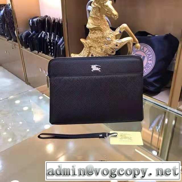  人目を引く存在感 ポーチ2018年秋冬シーズン バーバリー BURBERRY 芸能人愛用
