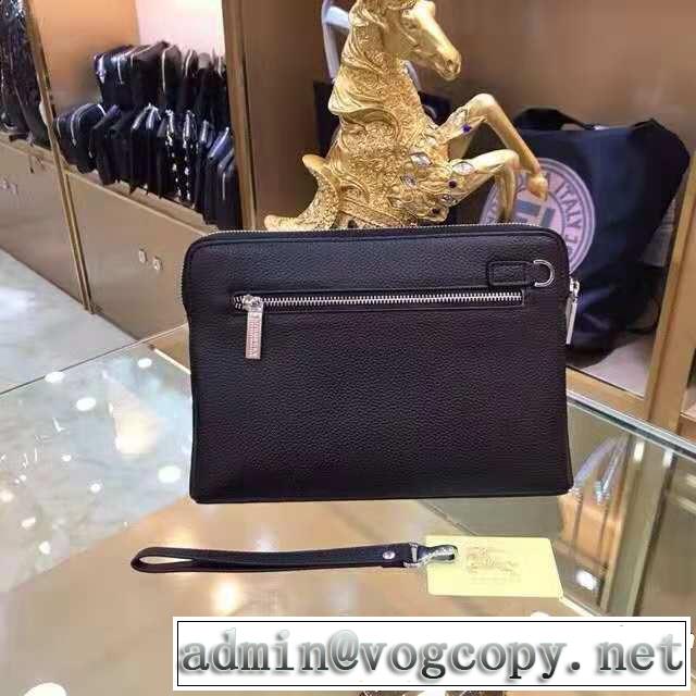 人目を引く存在感 ポーチ2018年秋冬シーズン バーバリー BURBERRY 芸能人愛用