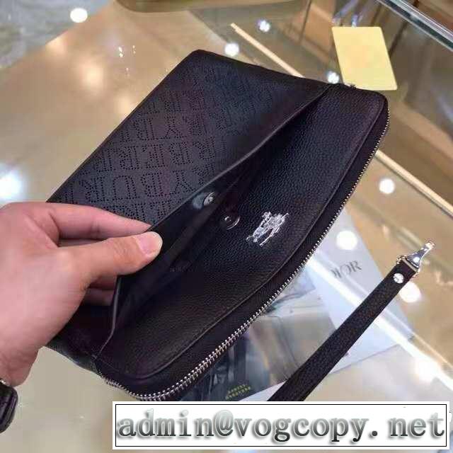 人目を引く存在感 ポーチ2018年秋冬シーズン バーバリー BURBERRY 芸能人愛用