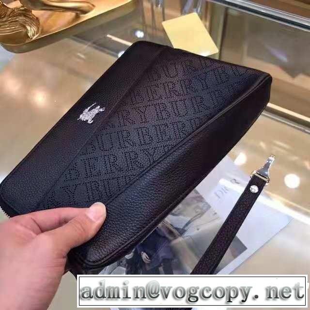 人目を引く存在感 ポーチ2018年秋冬シーズン バーバリー BURBERRY 芸能人愛用
