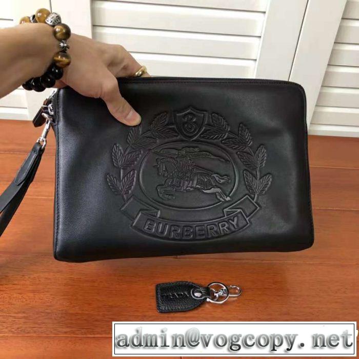  ファッションの最先端！ バーバリー着は持つべき BURBERRY ポーチ 上品でファッション