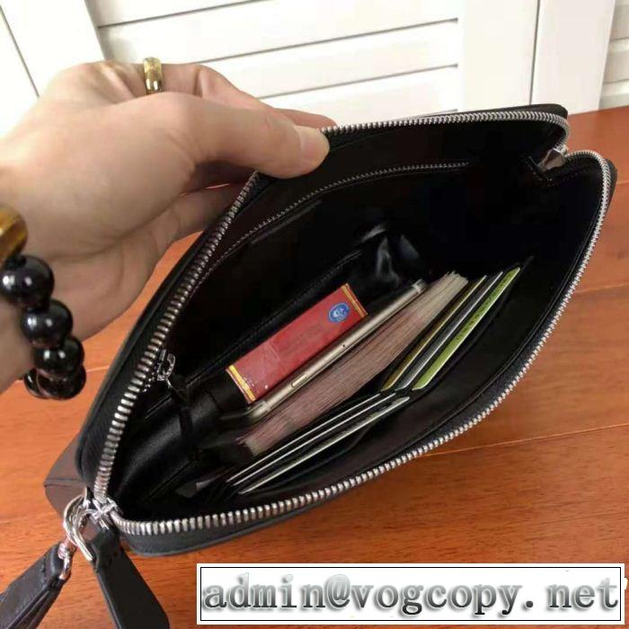 ファッションの最先端！ バーバリー着は持つべき BURBERRY ポーチ 上品でファッション