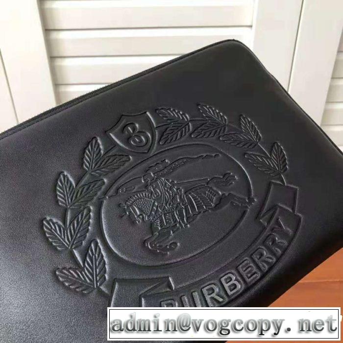 ファッションの最先端！ バーバリー着は持つべき BURBERRY ポーチ 上品でファッション