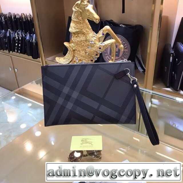 美品*入手困難 バーバリー BURBERRY 絶妙な新商品 ポーチ 大人キレイめ