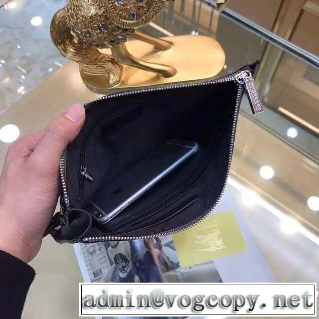 美品*入手困難 バーバリー BURBERRY 絶妙な新商品 ポーチ 大人キレイめ