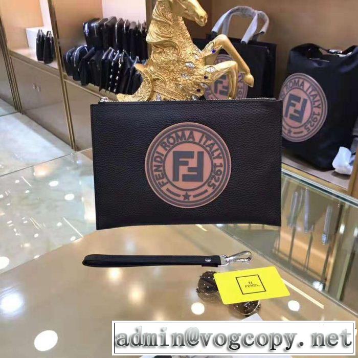  売れ筋 フェンディ高感度アイテム  FENDI ミックス感が溢れる ポーチ 最近人気一番！ 