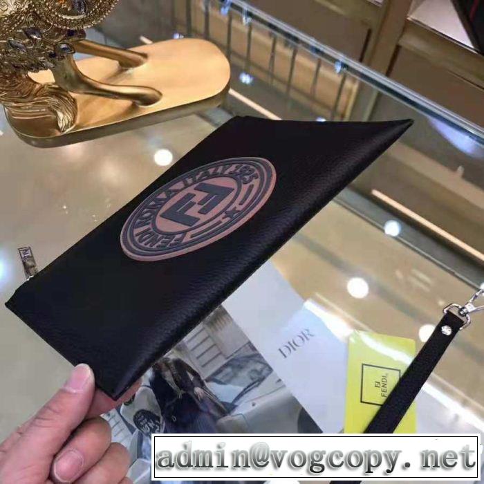 売れ筋 フェンディ高感度アイテム  FENDI ミックス感が溢れる ポーチ 最近人気一番！