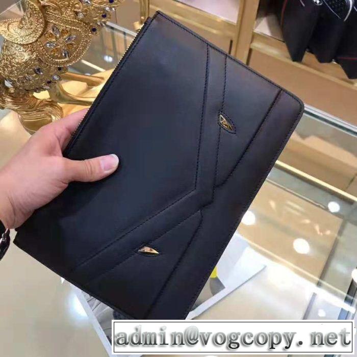 ポーチ 大人キレイめ フェンディ美品*入手困難 FENDI 今季大人気新作登場