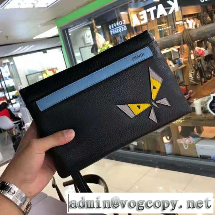  有名人同じアイテム フェンディしっかりとした  FENDI ポーチ 大胆なデザイン 