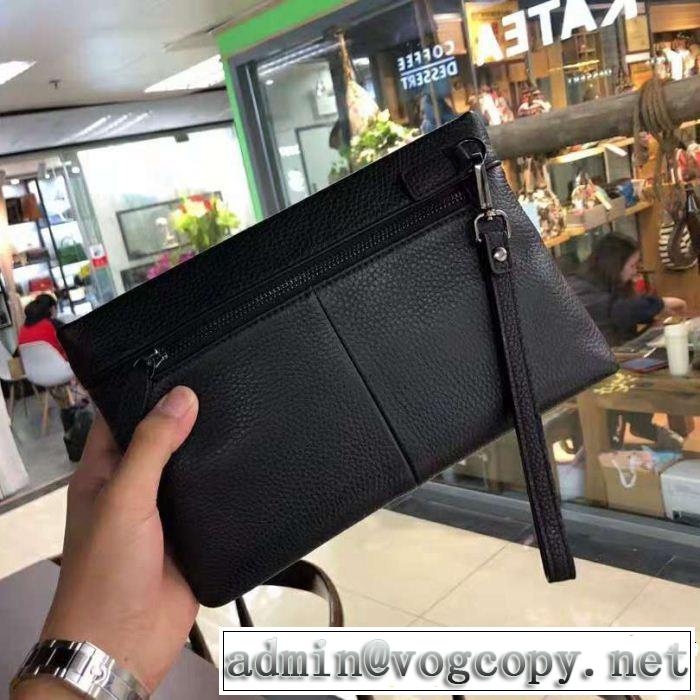 有名人同じアイテム フェンディしっかりとした  FENDI ポーチ 大胆なデザイン