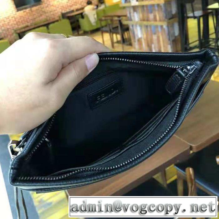 有名人同じアイテム フェンディしっかりとした  FENDI ポーチ 大胆なデザイン