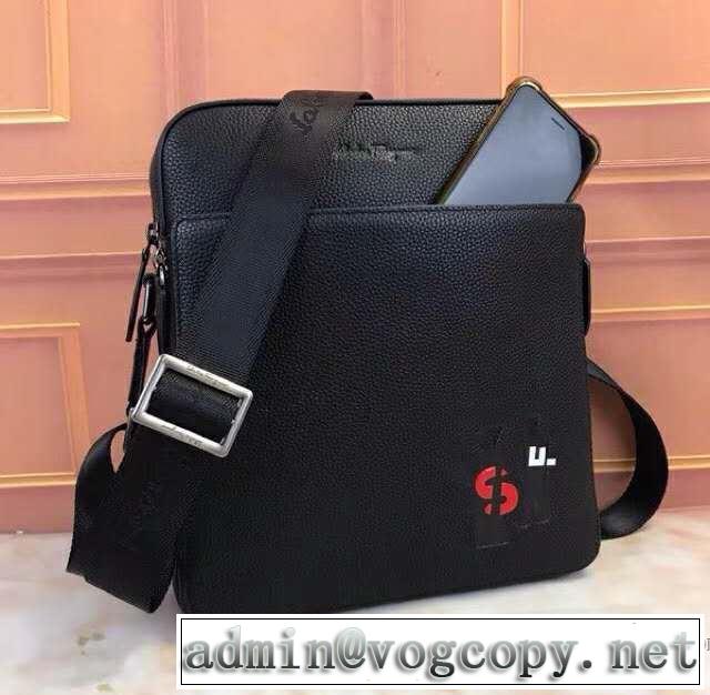2018有名人同じアイテム サルヴァトーレフェラガモ FERRAGAMO ショルダーバッグ