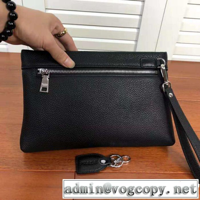ファッショニスタ愛用 PRADA ポーチ 超目玉新作 プラダ2018年秋冬入荷 大人カジュアル