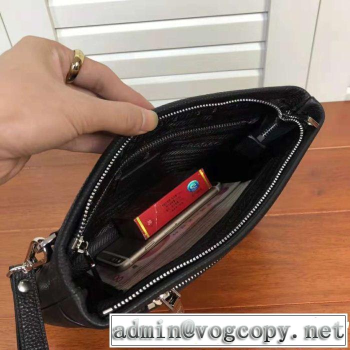 ファッショニスタ愛用 PRADA ポーチ 超目玉新作 プラダ2018年秋冬入荷 大人カジュアル