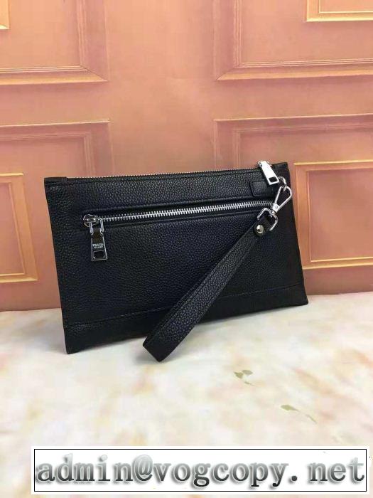 大流行中 プラダ流行っている  期間限定セール PRADA  ポーチ2018年秋冬シーズン