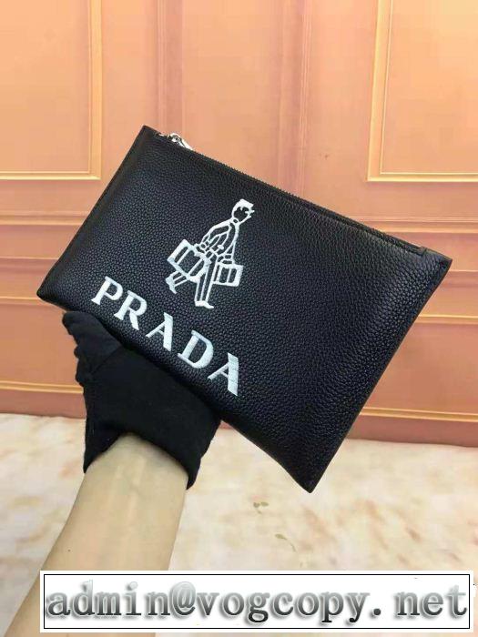 大流行中 プラダ流行っている  期間限定セール PRADA  ポーチ2018年秋冬シーズン